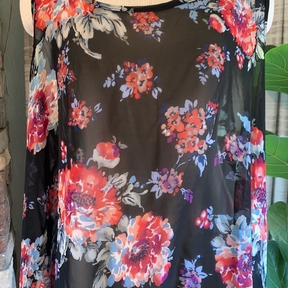 3-$30 Torrid size 3 sheer floral tank top - Picture 2 of 6